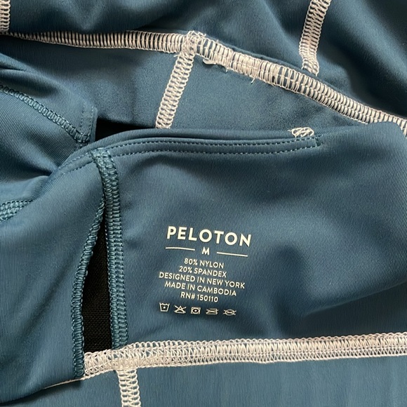 SET Peloton Blue High Waisted Marble Cycling Workout Leggings and sports bra - Picture 4 of 9